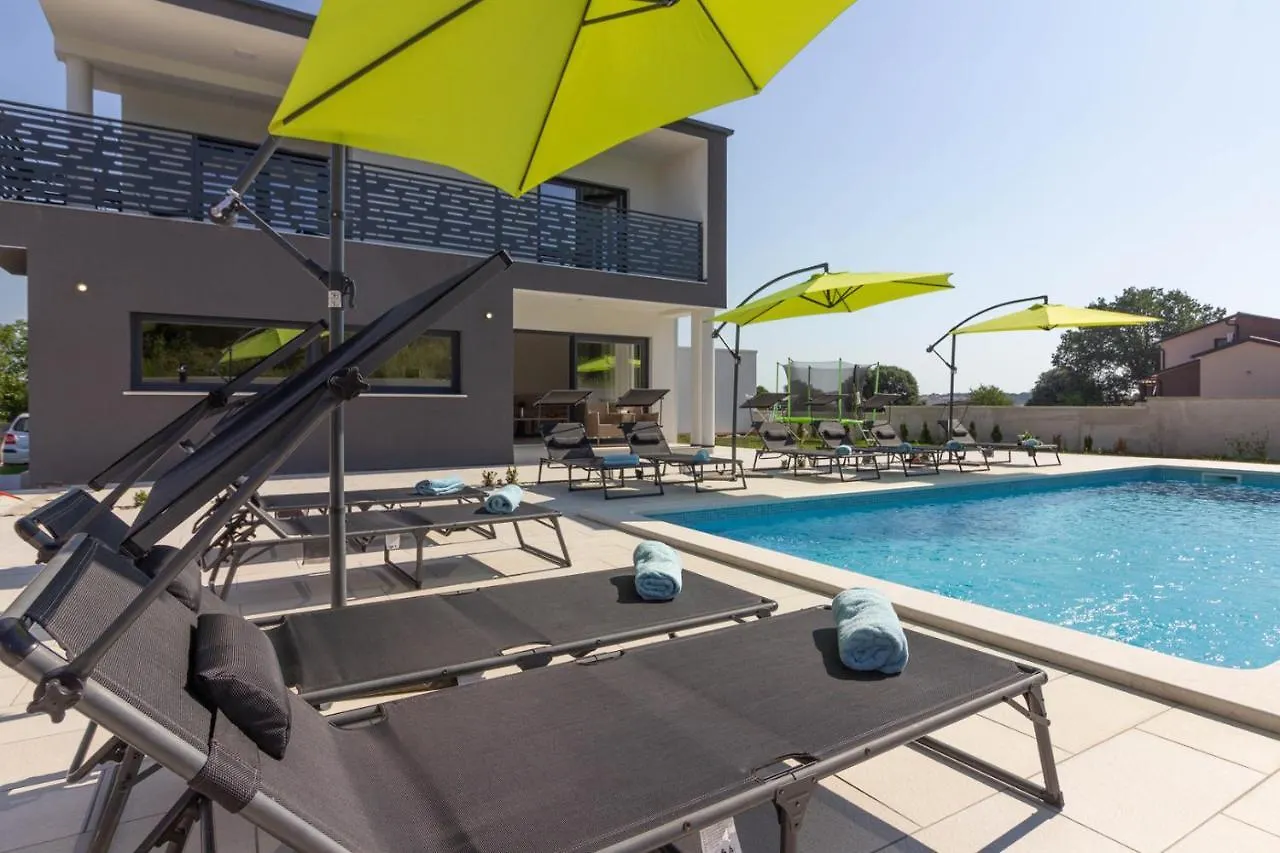 Luxury Modern Villa With Pool Near The Beach And Town Center, Extra Pool Heating Available Pula 0*,  Kroatien