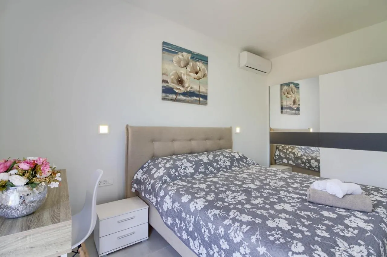 PUY Luxury Modern Villa With Pool Near The Beach And Town Center, Extra Pool Heating Available
