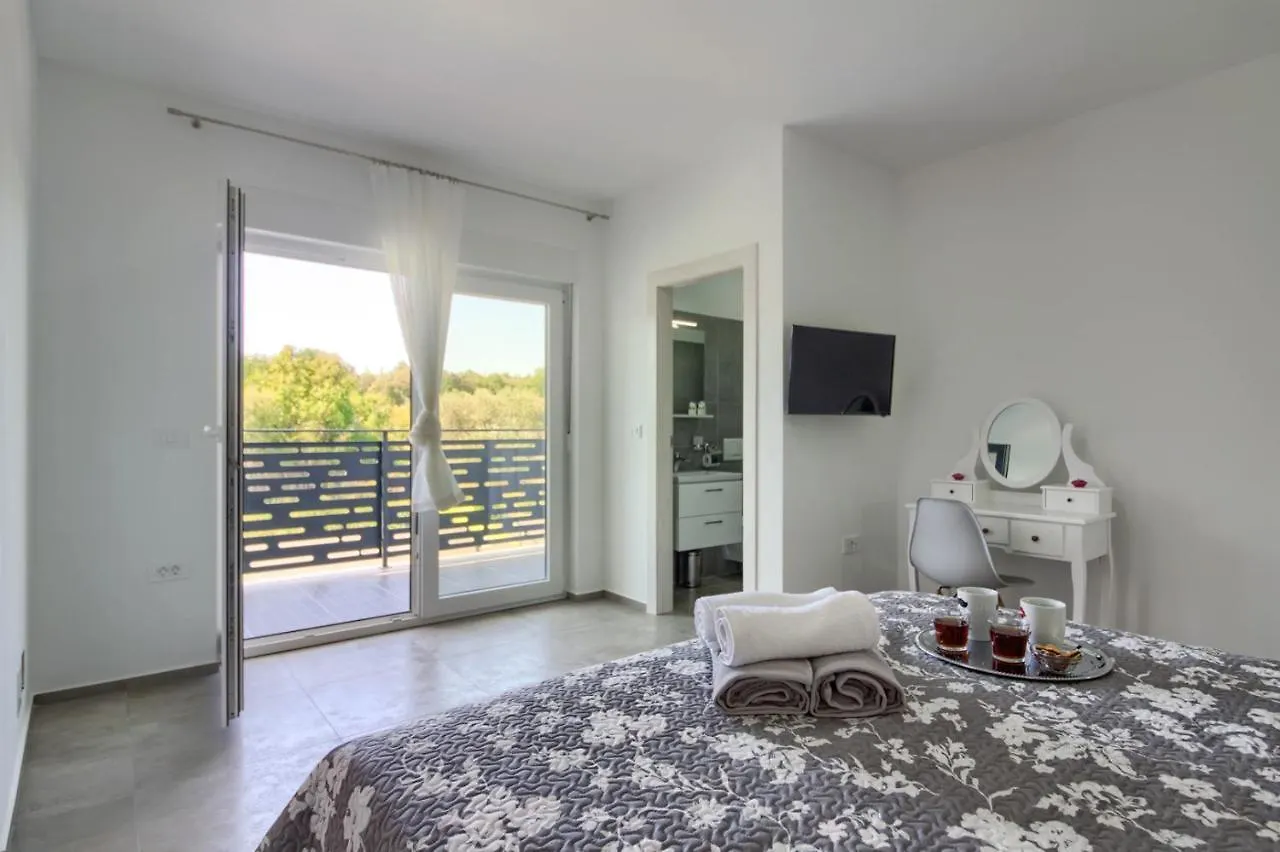 Luxury Modern Villa With Pool Near The Beach And Town Center, Extra Pool Heating Available Pula 0*,