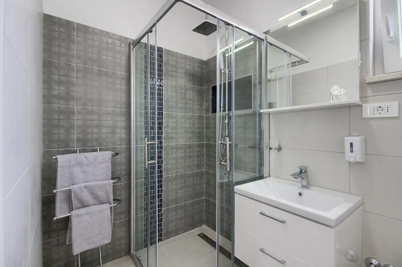 PUY Luxury Modern Villa With Pool Near The Beach And Town Center, Extra Pool Heating Available קרואטיה