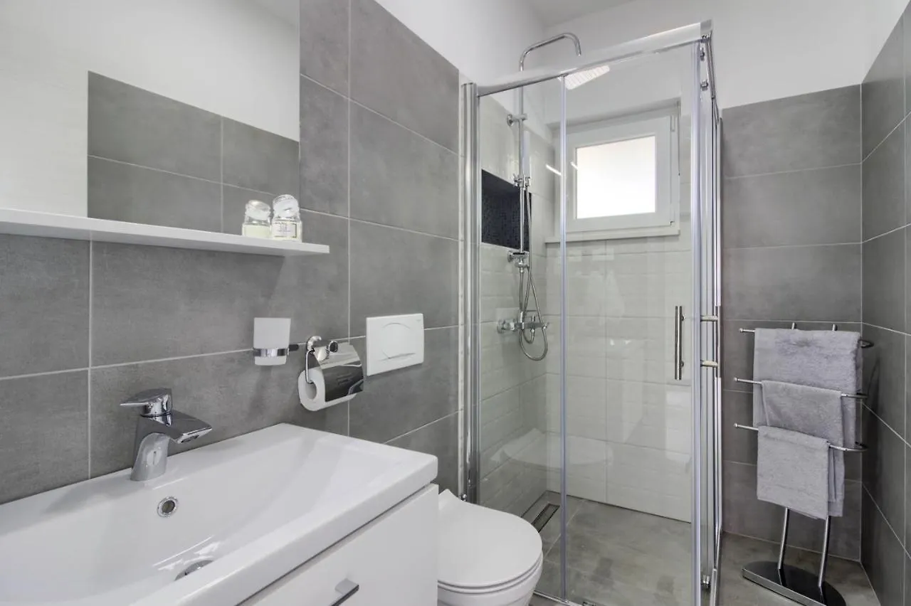 Luxury Modern Villa With Pool Near The Beach And Town Center, Extra Pool Heating Available Pula
