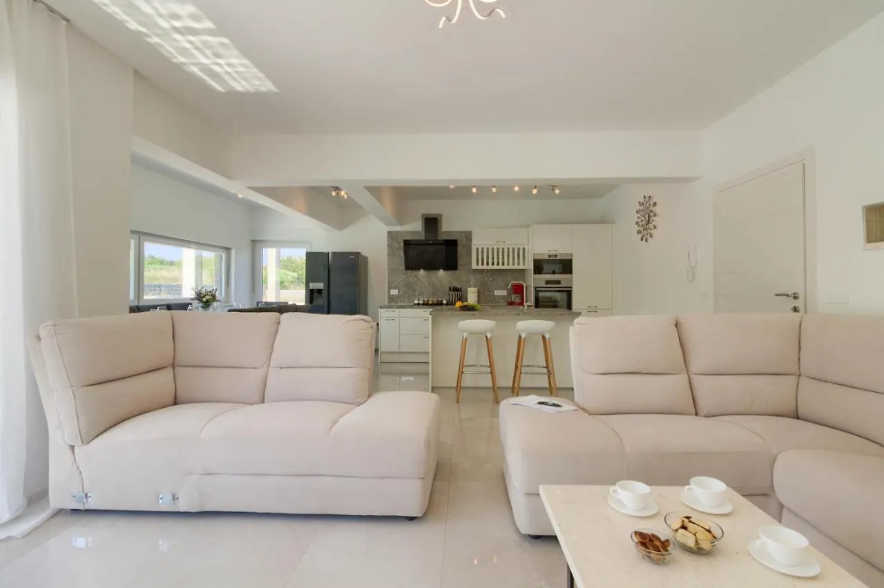 PUY Luxury Modern Villa With Pool Near The Beach And Town Center, Extra Pool Heating Available