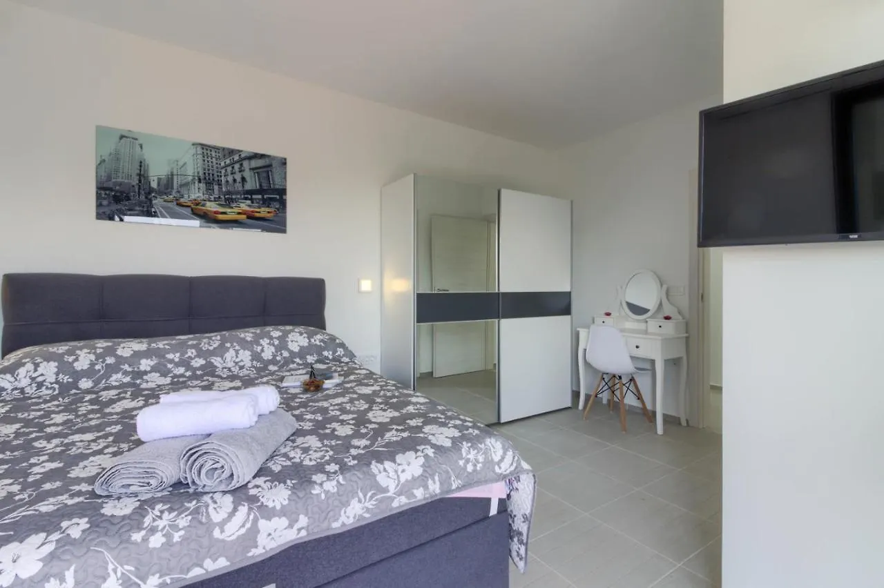 Luxury Modern Villa With Pool Near The Beach And Town Center, Extra Pool Heating Available Pula