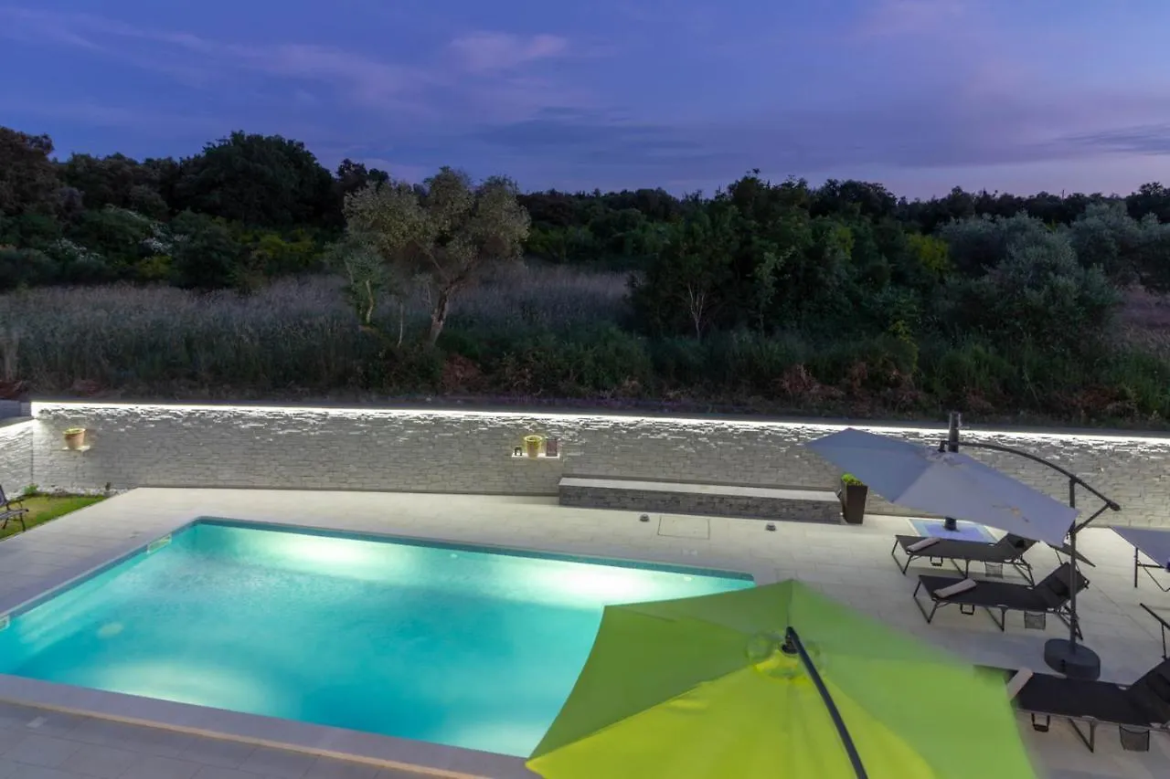 Luxury Modern Villa With Pool Near The Beach And Town Center, Extra Pool Heating Available Pula 0*,  Kroatien