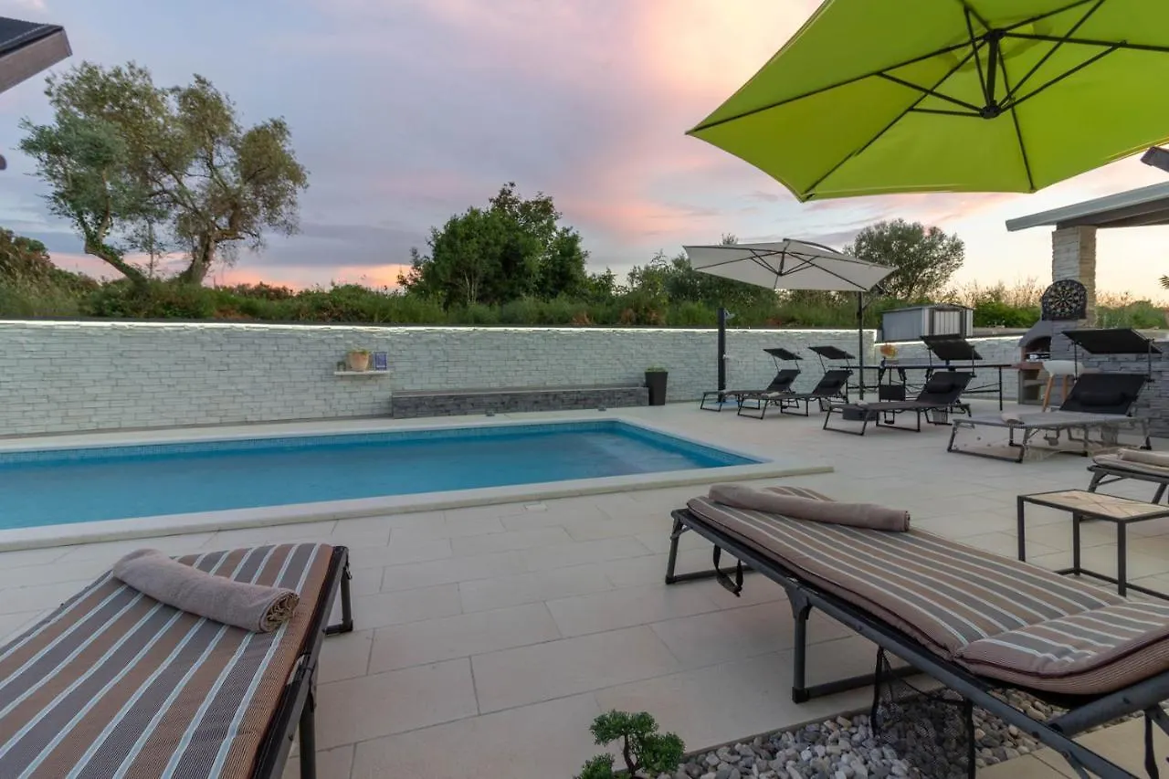 Luxury Modern Villa With Pool Near The Beach And Town Center, Extra Pool Heating Available Pula 0*,  Kroatien