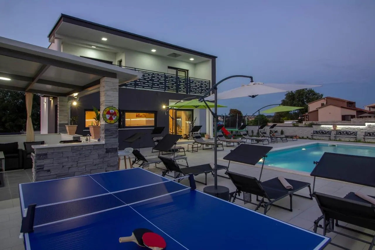 PUY Luxury Modern Villa With Pool Near The Beach And Town Center, Extra Pool Heating Available
